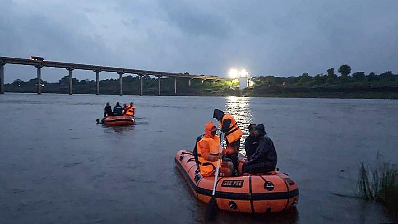 Maharashtra rains: SDRF personnel rescue people from flood-affected villages in Chandrapur
